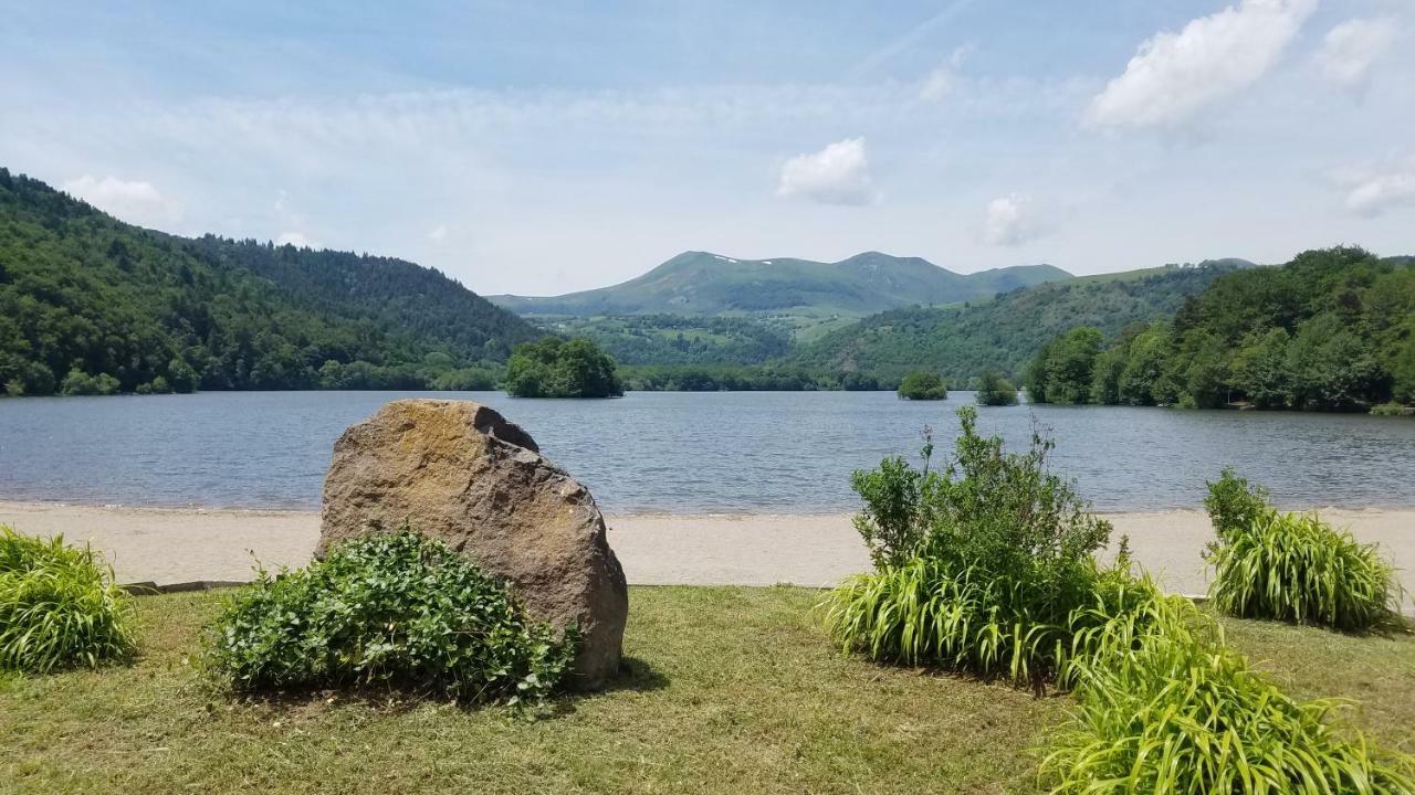Camping Domaine Du Lac Chambon Murol Exterior photo